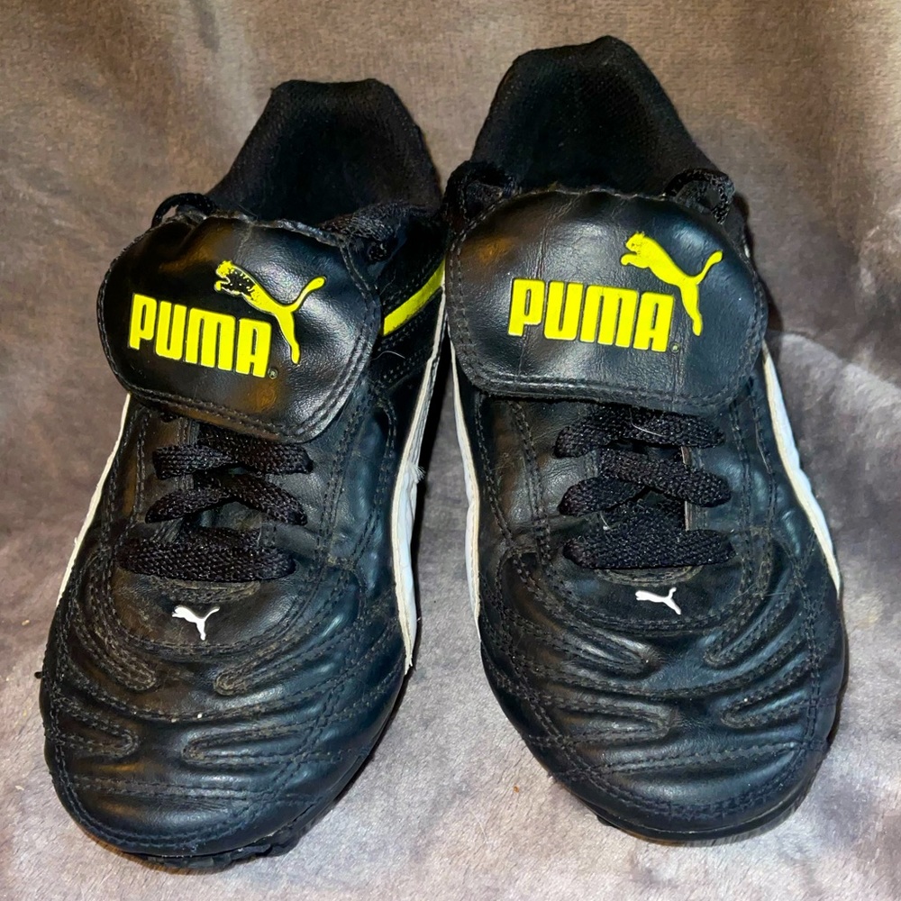 Puma Boys soccer cleats, size youth 5